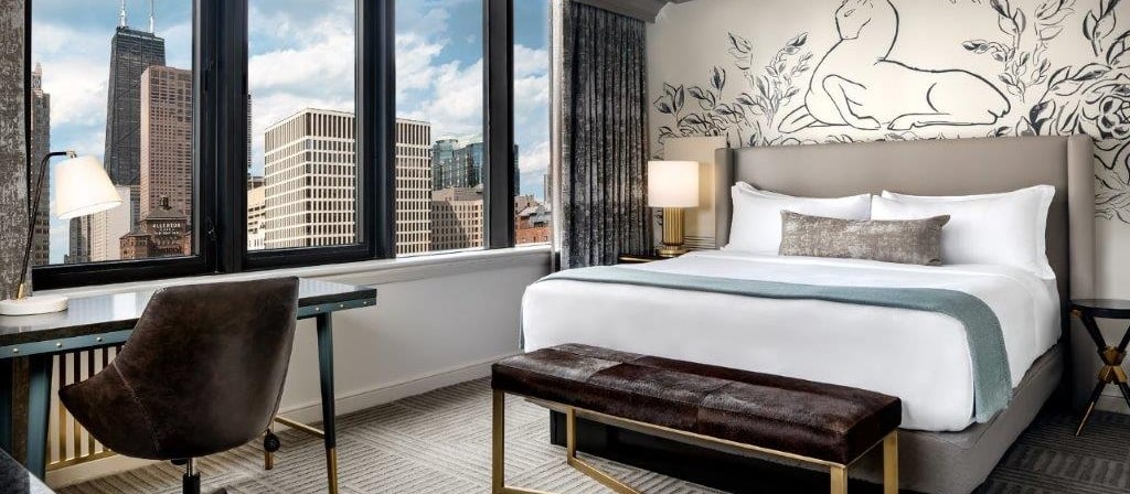 Deluxe King Room with View Downtown Chicago | The Gwen Hotel